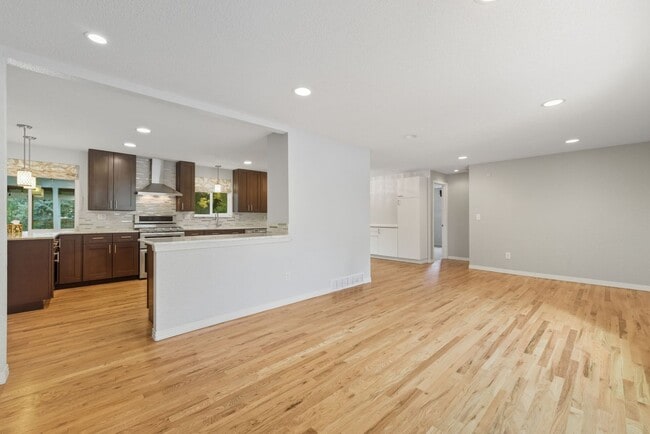 Foto del edificio - All you want in a home! 5 bed 3 bath ranch...