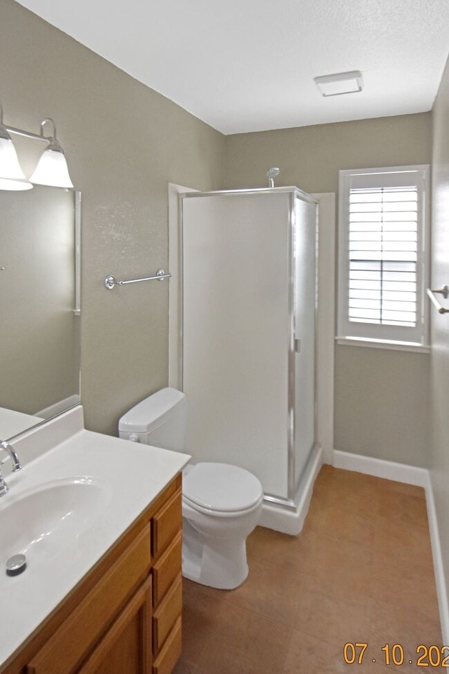 Building Photo - Charming Condo with Community Pool!