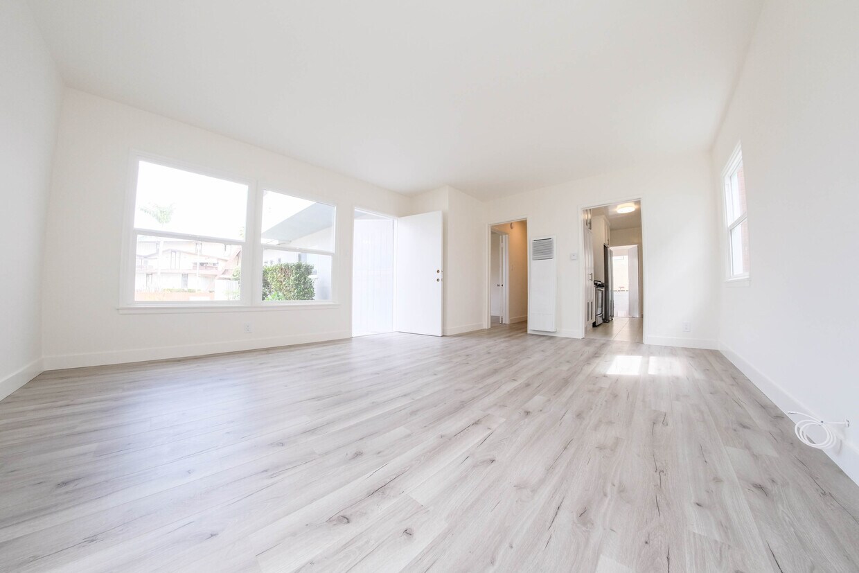 6921 S La Cienega Blvd Unit 6923, Los Angeles, CA 90045 Apartments in