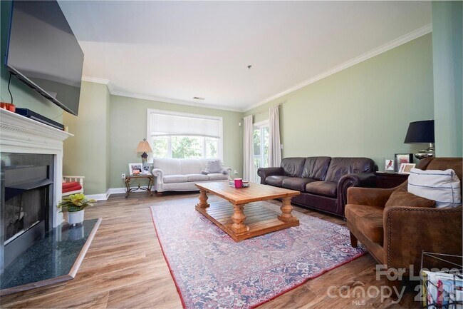 Foto del edificio - 5609 Fairview Rd