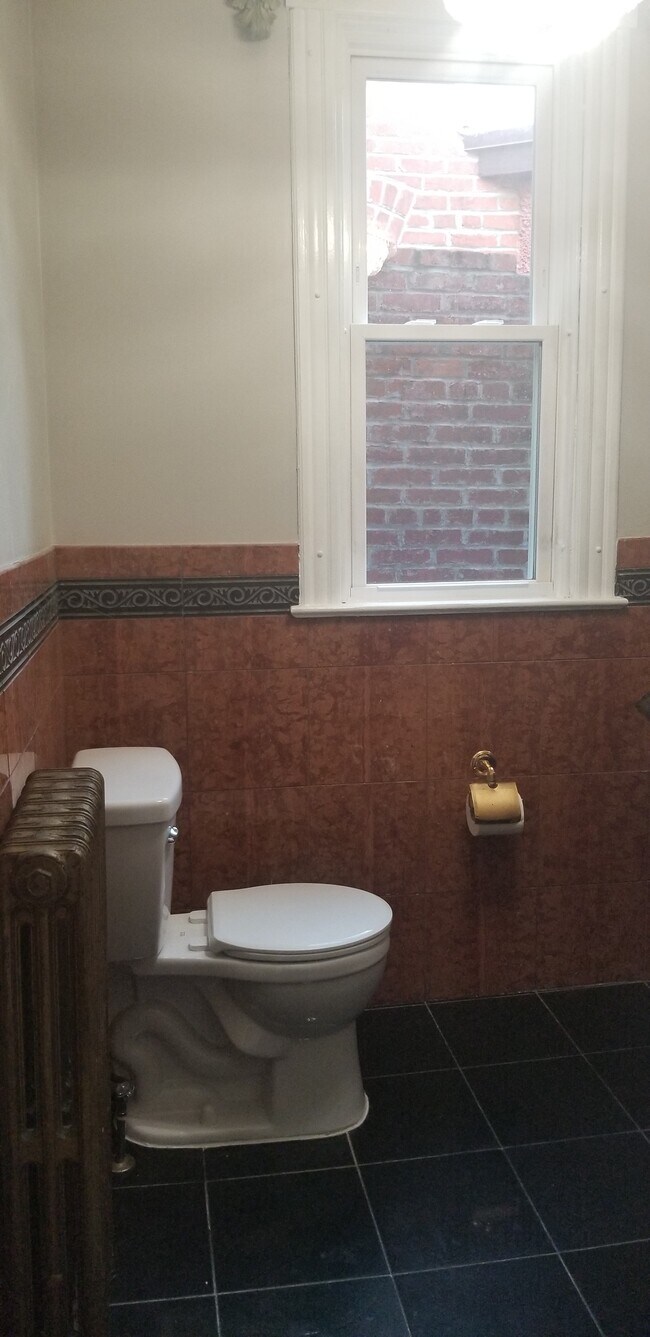 Building Photo - 117 V St NW