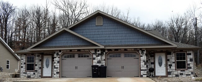 Building Photo - Modern Comfort Meets Prime Location – Stylish 2 Bed/2 Bath Duplex in St. Robert!