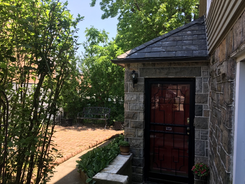 Building Photo - 2566 Pearsall Ave