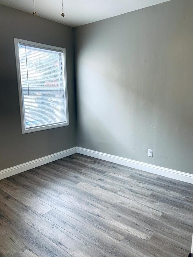 Foto del edificio - 1 bedroom in Oakland CA 94605