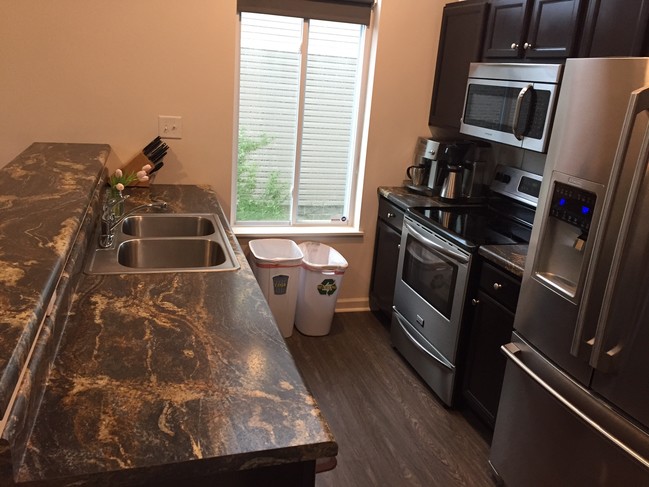 Foto del edificio - 957 McClanahan Ln