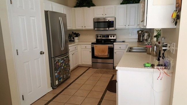 Building Photo - 11448 Pinedale Dr