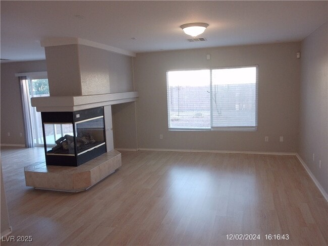 Foto del edificio - 7560 Mission Palm St