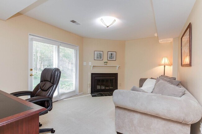 Foto del edificio - 4992 Swinton Dr