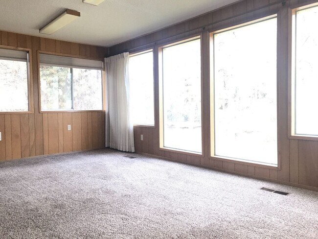 Building Photo - South Hill Charm