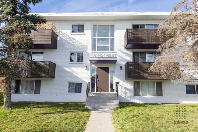 Building Photo - Westbrook Manor