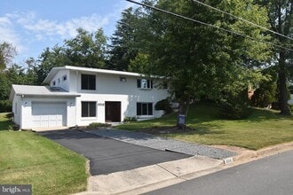 Building Photo - 6518 Byrnes Dr
