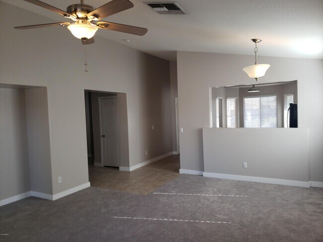 Building Photo - 30500 N Sunray Dr
