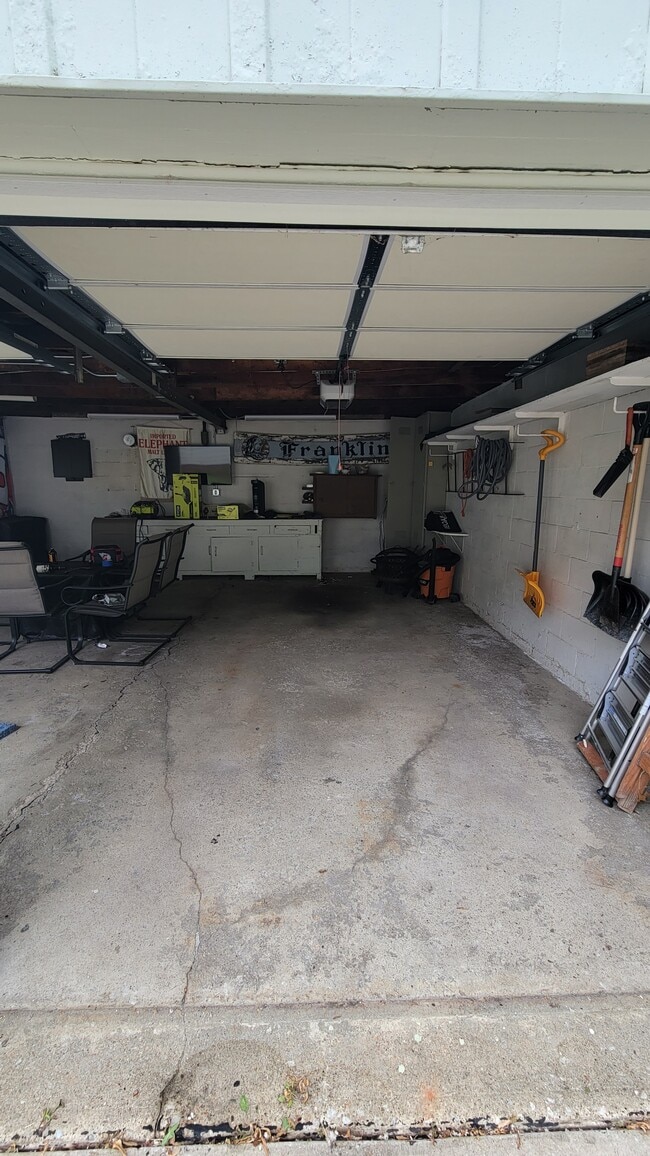 Building Photo - 3429 Ingleside Dr