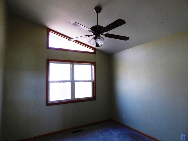 Bedroom 1 - 89 Cherokee Rd