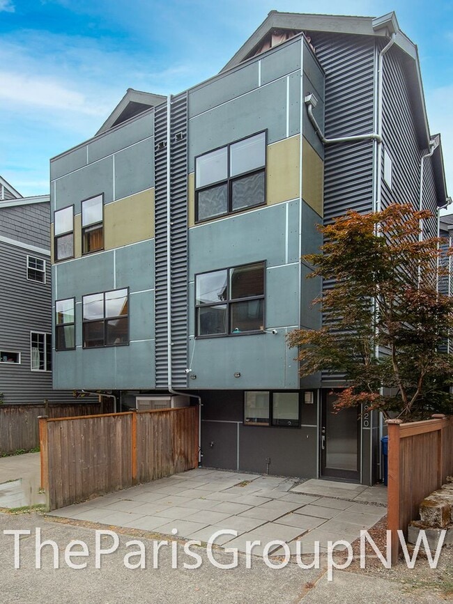 Foto del edificio - Gorgeous Green Lake TH – 1 Block to Lake