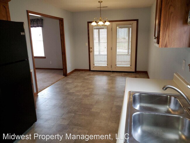 Building Photo - 3 br, 2 bath House - 2101 Osage Dr