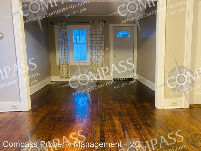 Building Photo - 3 br, 1 bath House - 711 Knapp Street NE
