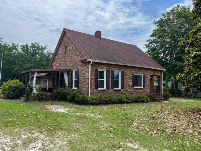 Building Photo - 504 Old Whiskey Rd N