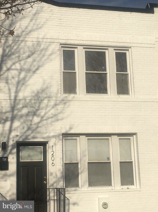 Building Photo - 1206 16th St NE
