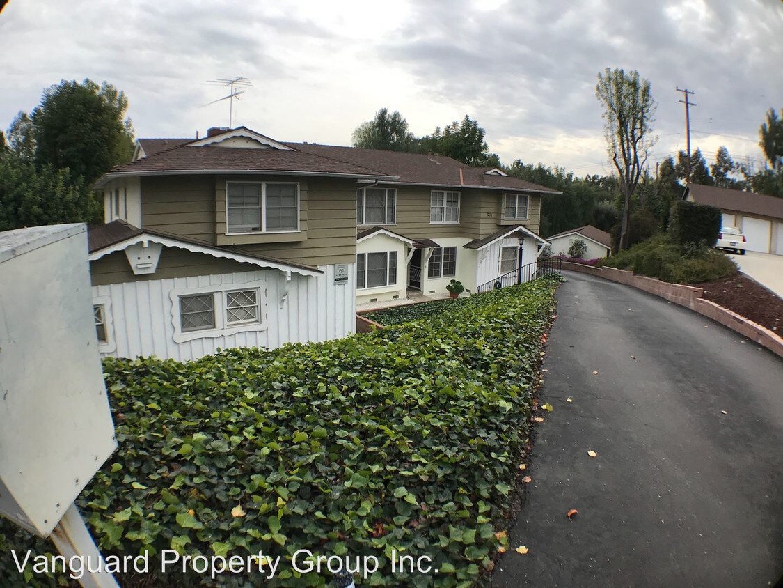 Building Photo - 1701 N Peppertree Ln