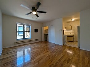Building Photo - 815 W Cornelia Ave