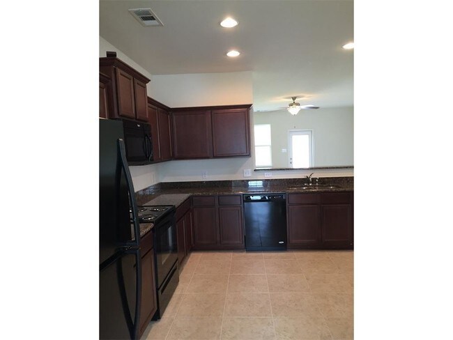 Building Photo - 2304 Mulberry Dr