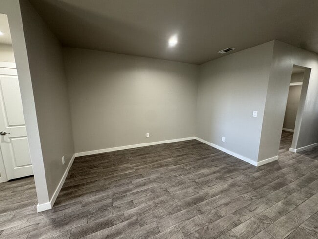 Building Photo - Beautiful 4 Bedroom 2 & 1/2 Bath Home Behind H-E-B!