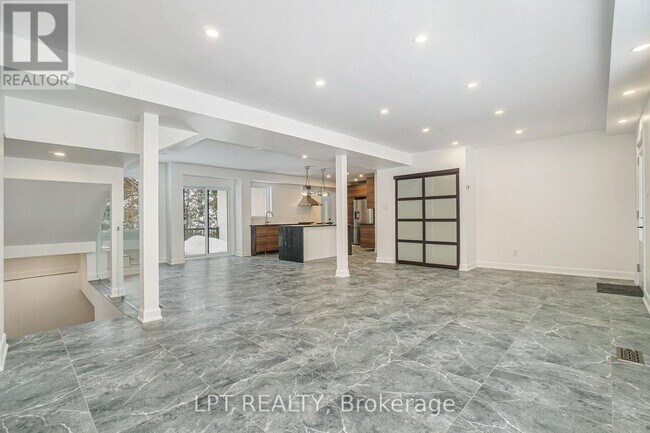 Photo du bâtiment - 2112 Alta Vista Dr