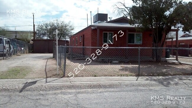 Building Photo - 2 Bedroom 1 Bath Duplex - Swan Rd & 22nd St