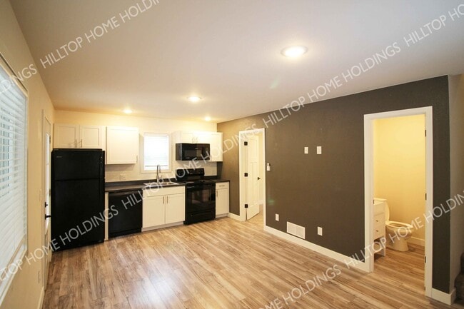 Building Photo - 11 Brookside Rd