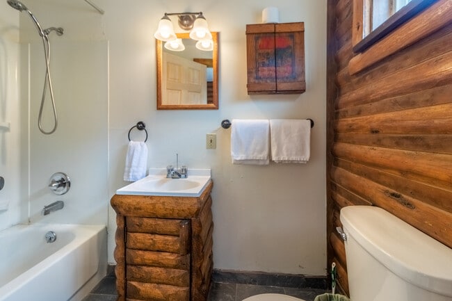 Building Photo - 325 Vine St