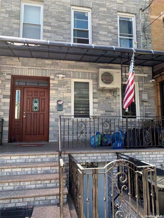 Foto principal - 79-46-79-78 78th Ave