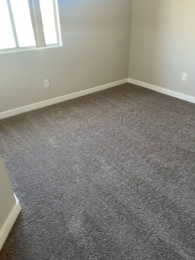 Foto del edificio - Stylishly Updated 4 Bed 2.5 Bath Corner Lot Home Near 95 & Russell with Spacious Layout & Outdoor...