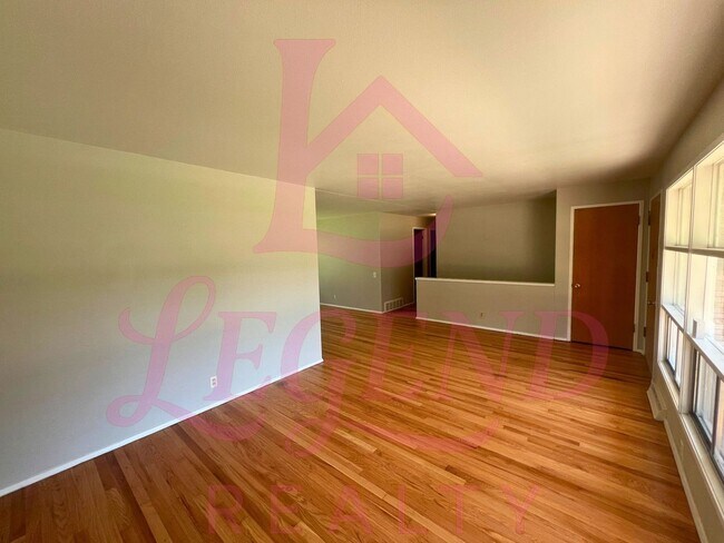 Foto del edificio - Spacious & Charming 3-Bedroom, 2-Bath Home...