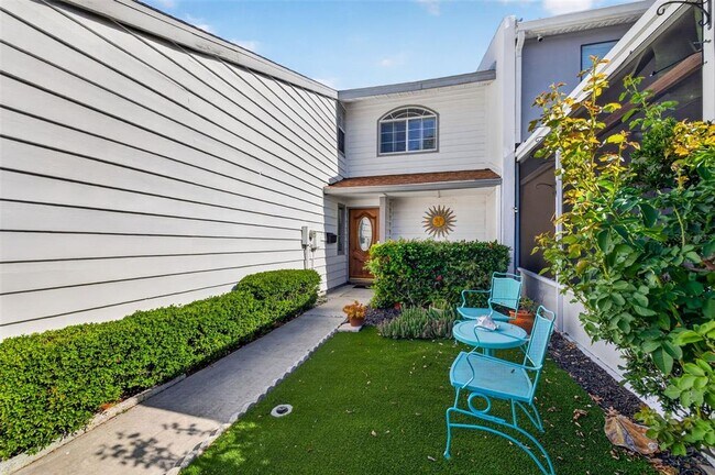 Foto del edificio - 8705 Bay Pointe Dr