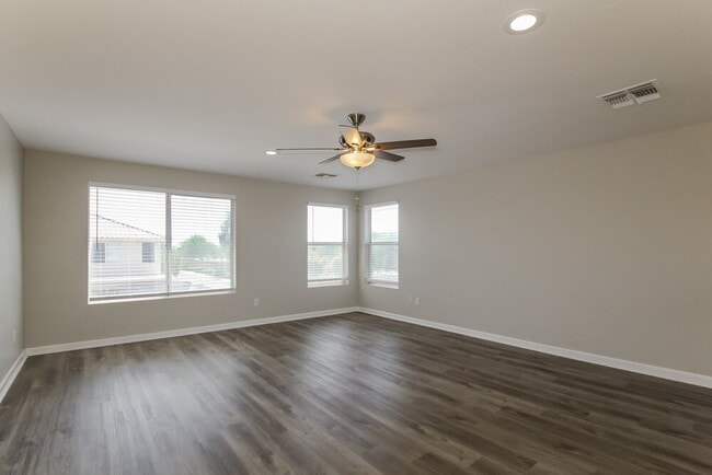 Foto del edificio - 12249 W Larkspur Rd