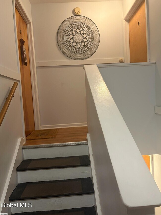 Foto del edificio - 5 Maine Ave