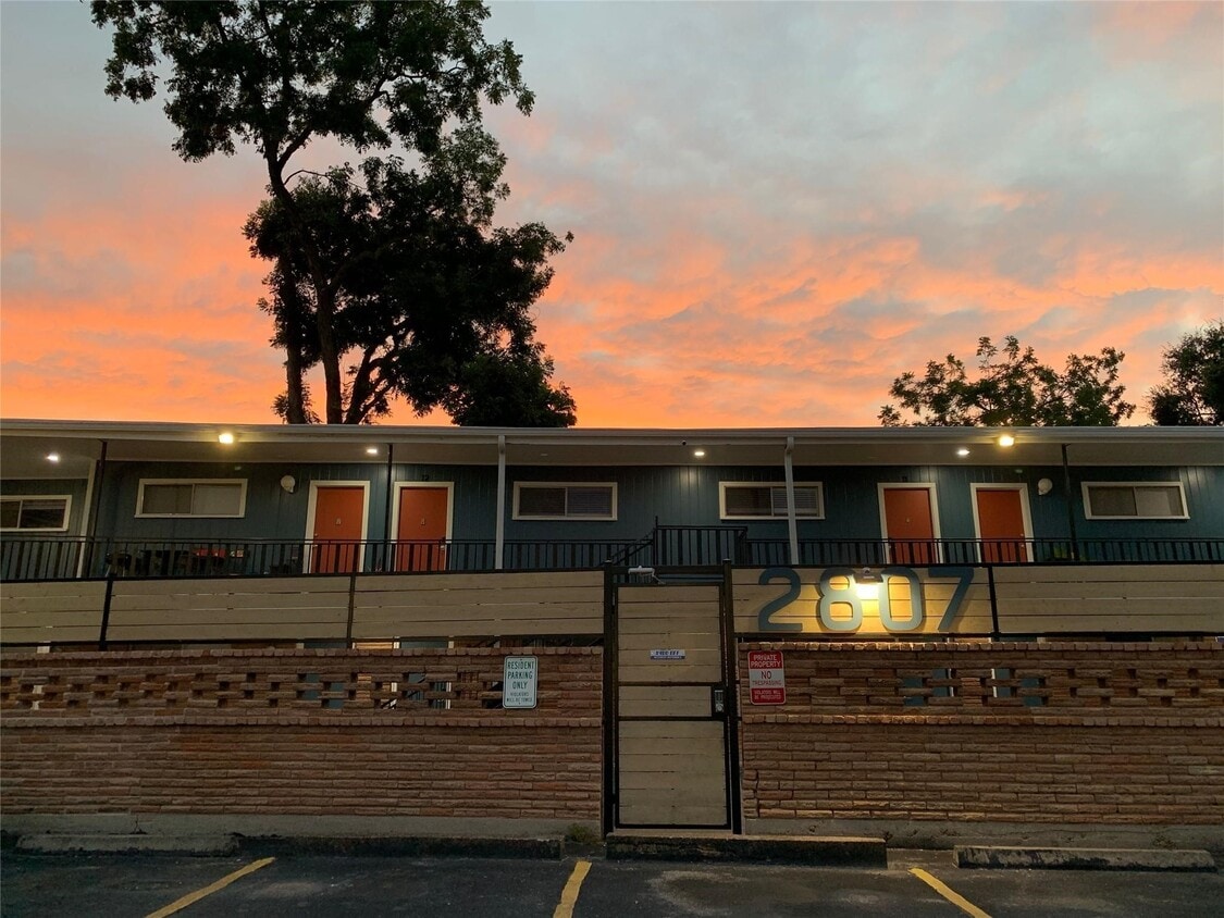 Foto principal - 2807 Beauchamp St