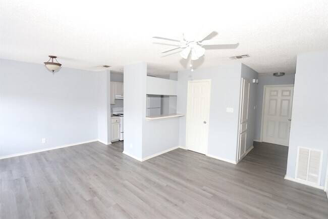 Building Photo - 201 Martingale