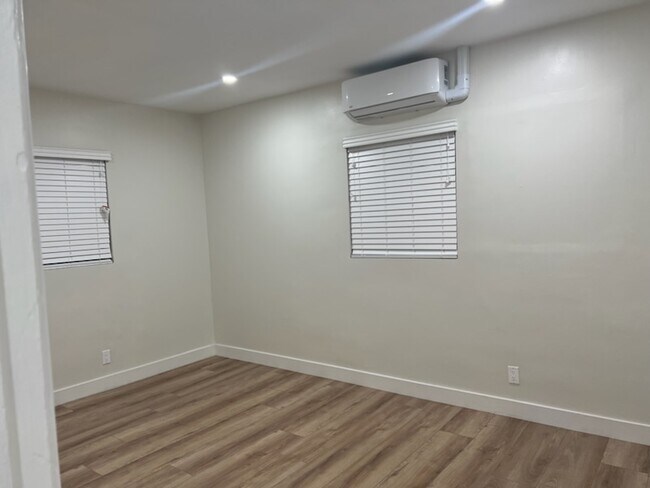 Foto del edificio - 2431 W Jefferson Blvd