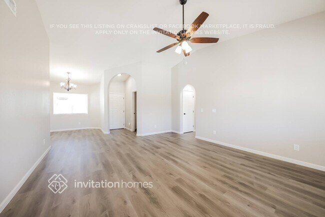 Foto del edificio - 10212 N 88th Dr
