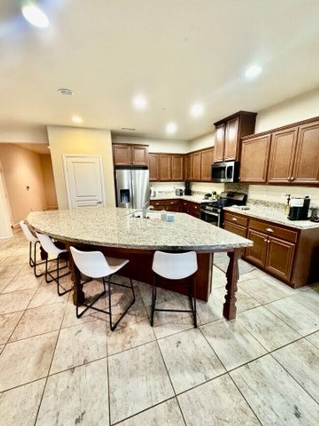 Building Photo - Gorgeous Mediterranean Home