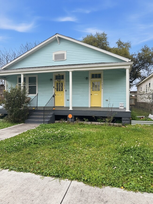 Photo - 1656 Pleasure St House