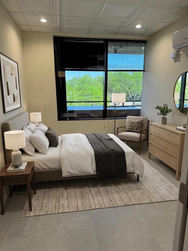 Foto del edificio - 15950 Bay Vista Dr