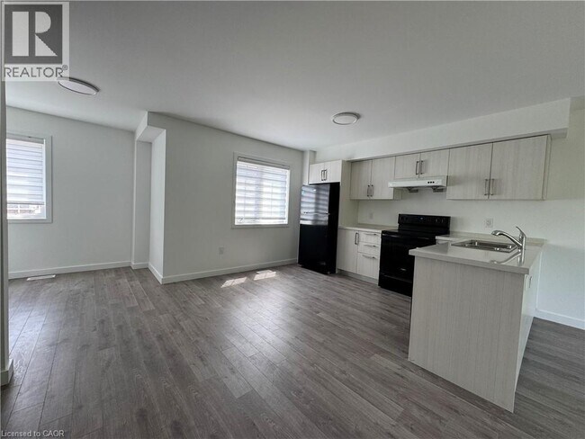 Building Photo - 133 HighRiver Trl