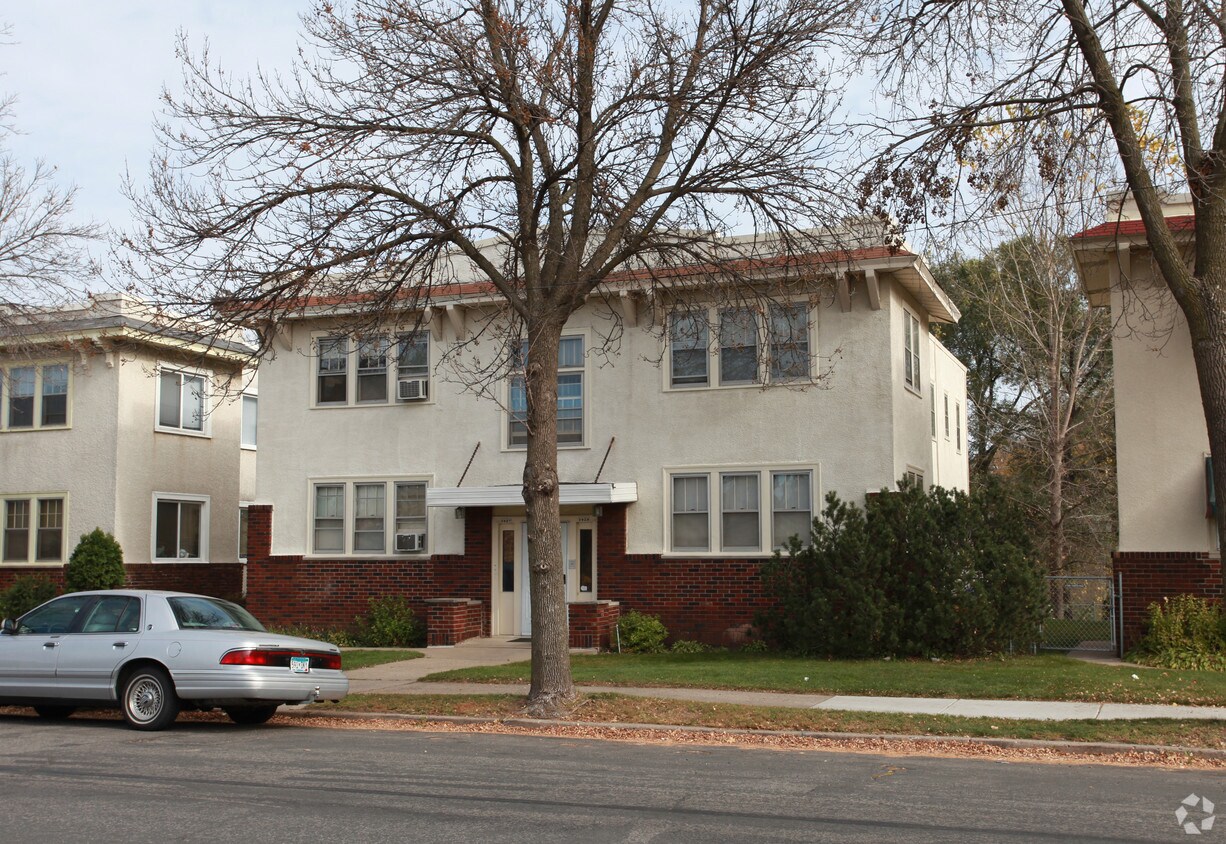 Foto del edificio - 3927-3929 Chicago Ave