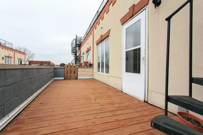 Building Photo - 2429 N Clybourn Ave