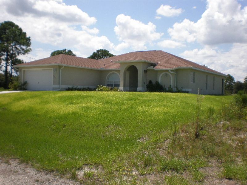 Building Photo - 652 Valley Ave