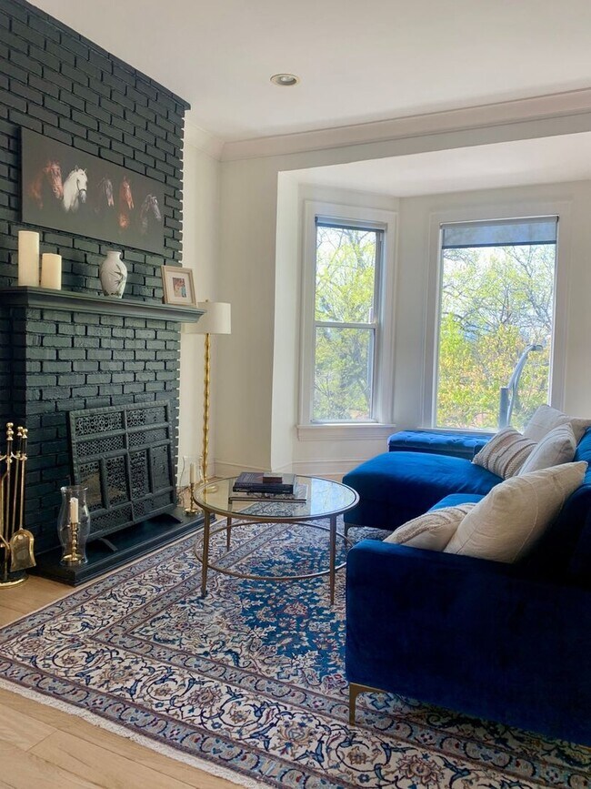 Foto del edificio - Spacious 3BR Condo in prime Lincoln Park l...