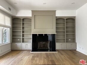 Building Photo - 10515 Oaklawn Rd